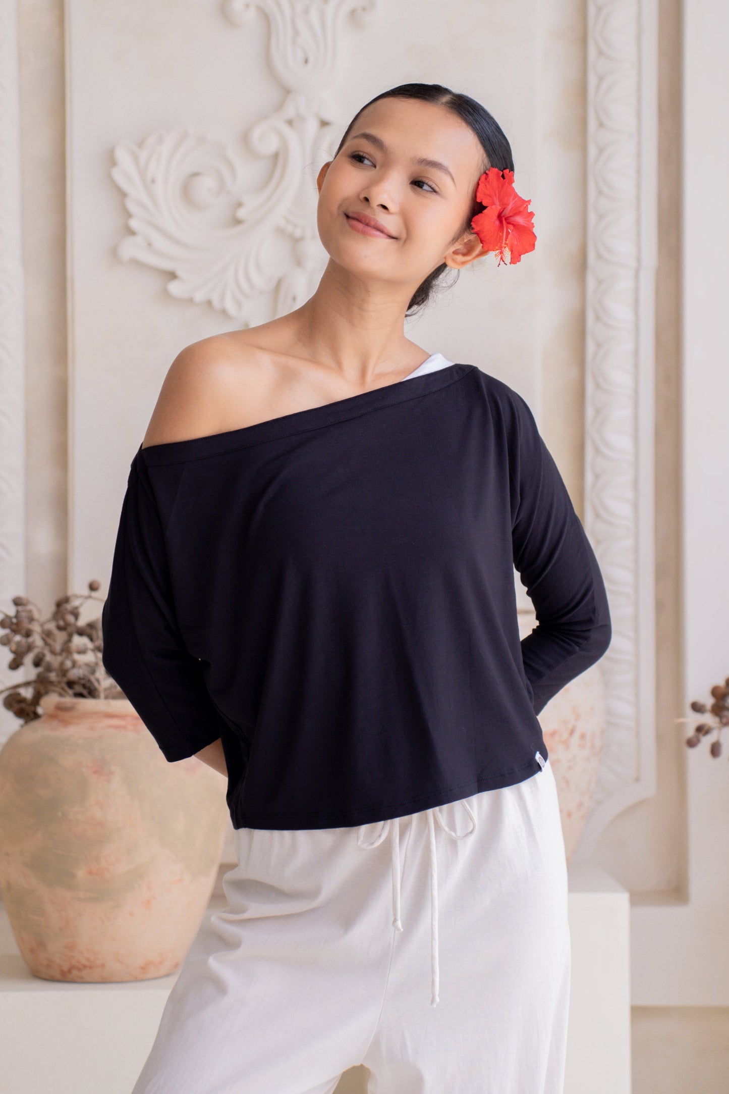 Nadi Off-Shoulder Drape - Black