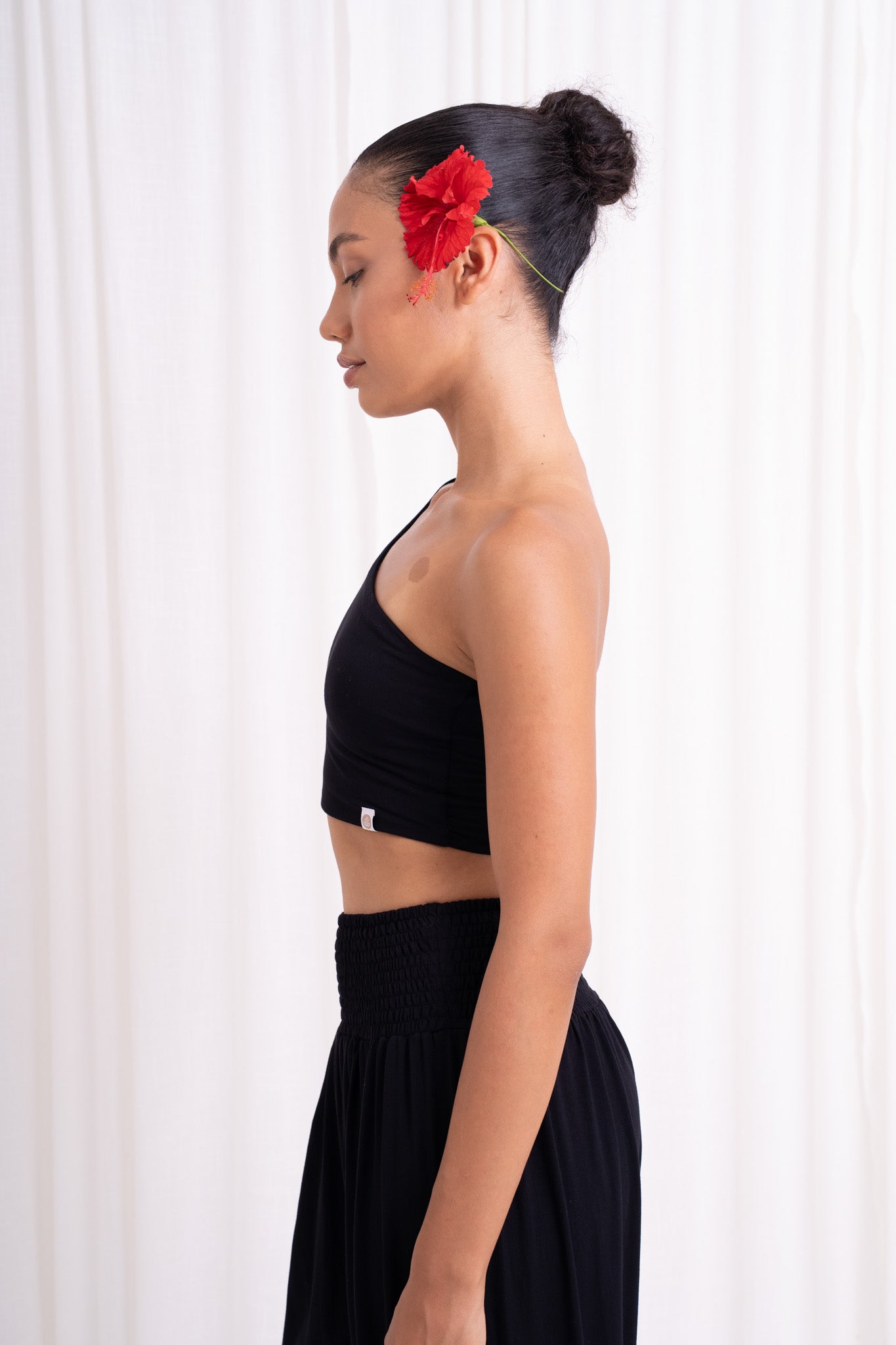 Satya Off-shoulder Top - Black