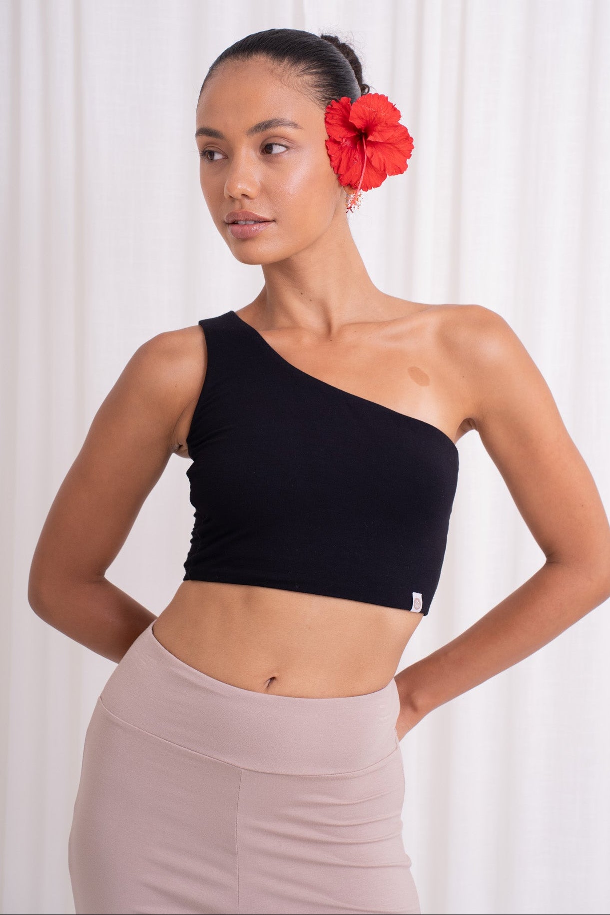 Satya Off-shoulder Top - Black