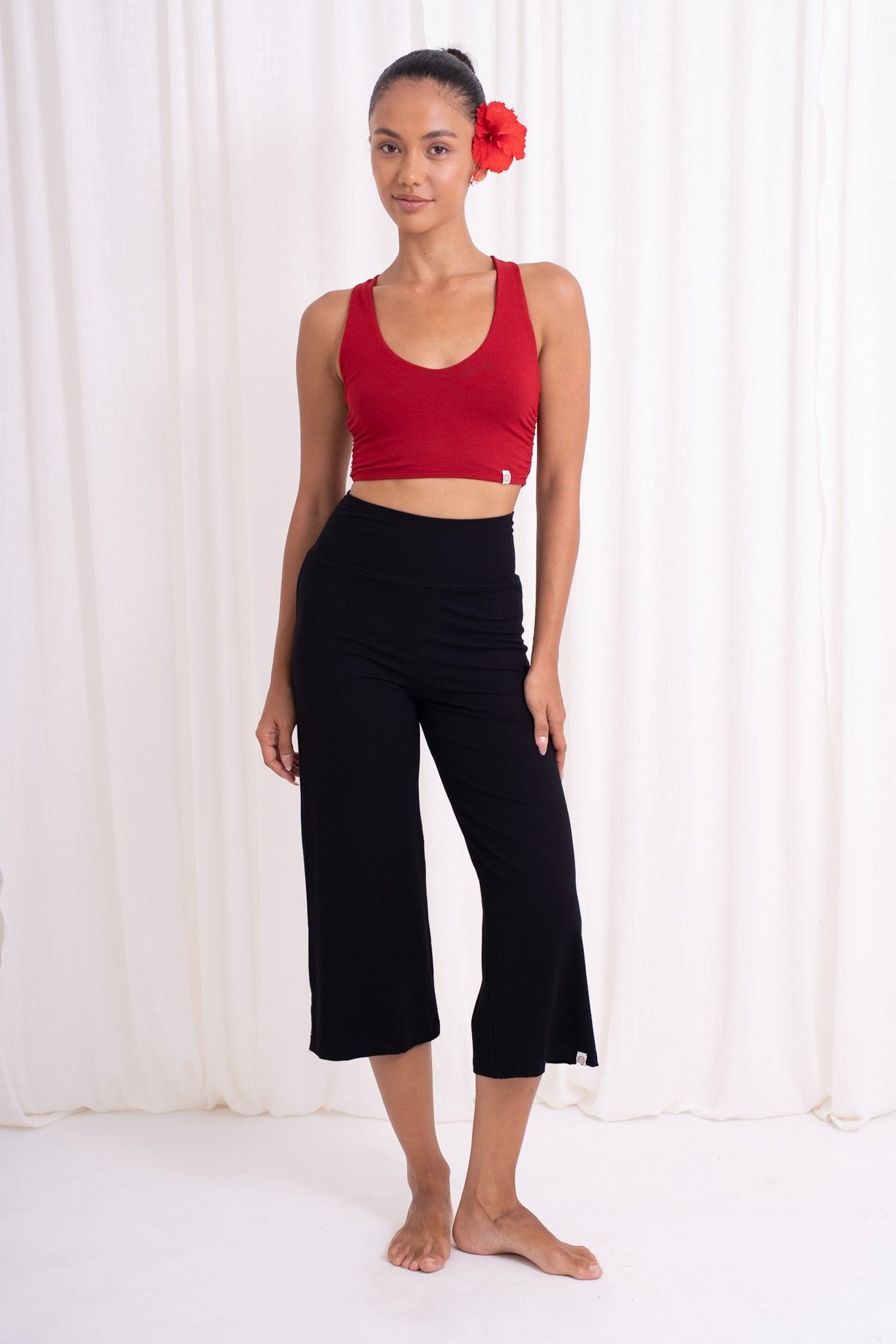 Bhumi Bamboo Capri Pants - Black – CHITTA YOGAWEAR