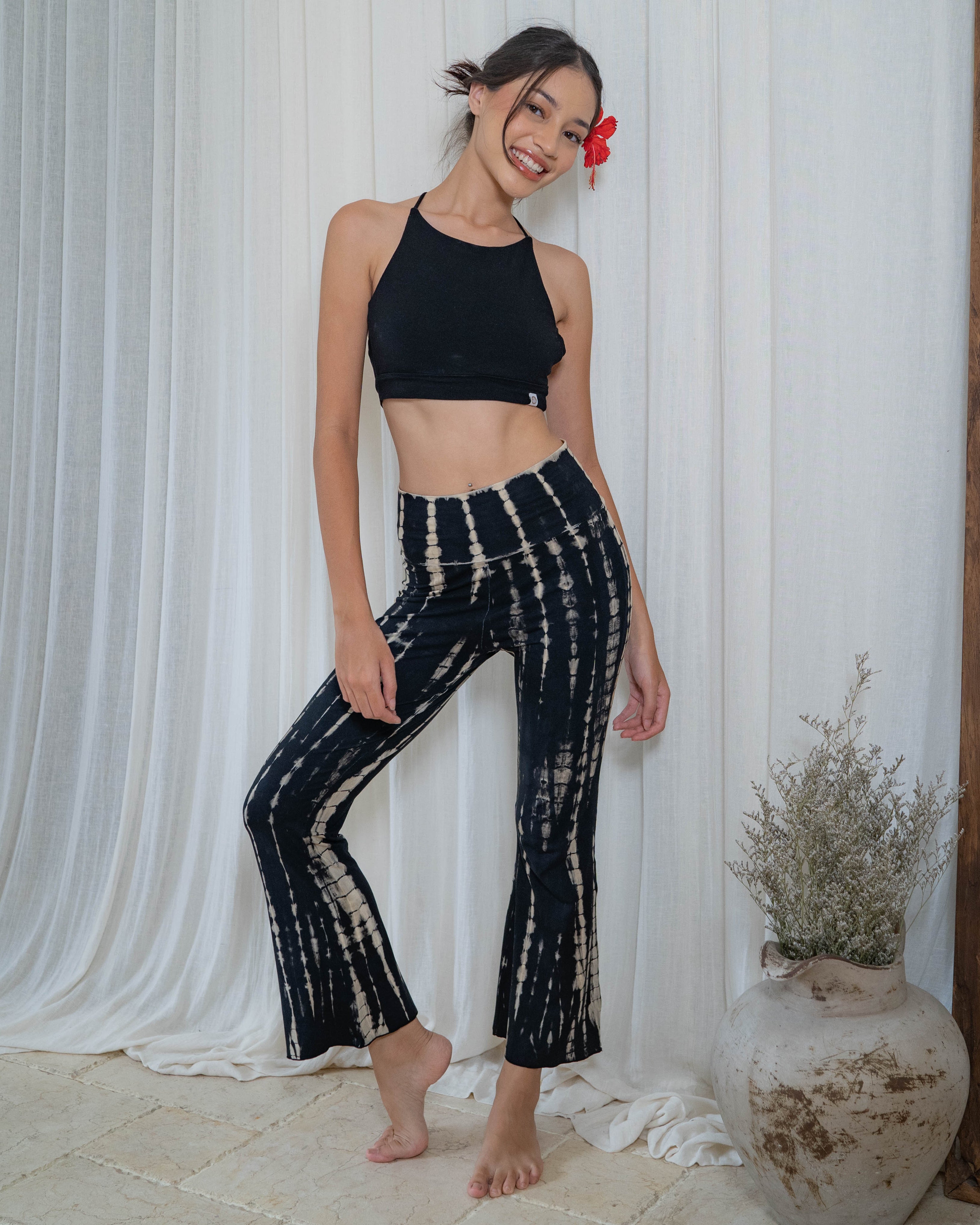 パンツ FUMIKAUCHIDA TIE-DYE CROPPED FLARE PANTS Sadhana Flare Pants - Tie-dye Black – CHITTA YOGAWEAR